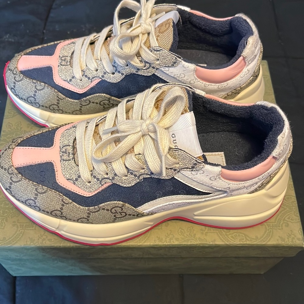 AUTHENTIC ❗️Gucci Tennis Shoes Worn Once like New